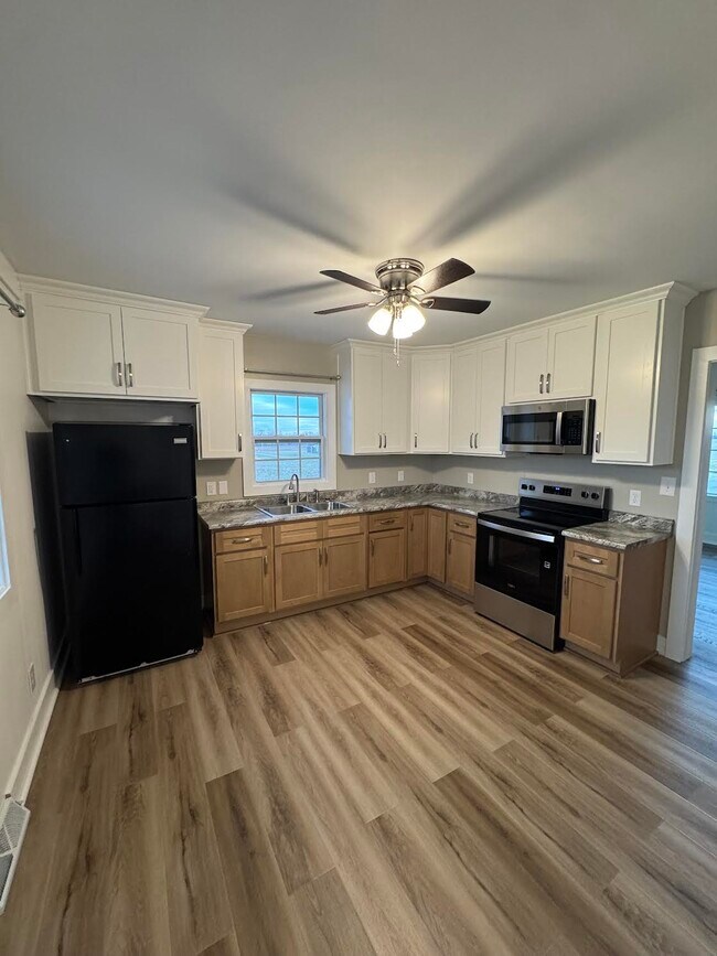 Building Photo - 111 Hartley Ln