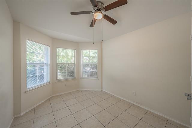 Building Photo - 8932 Sunny Hollow Dr