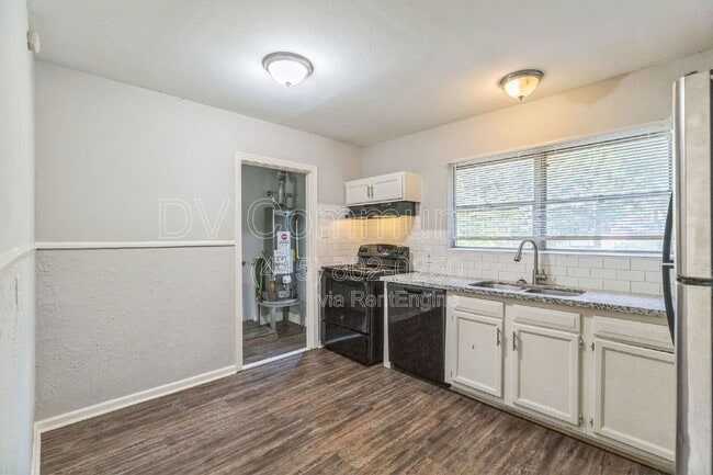 Building Photo - 6419 Belarbor St