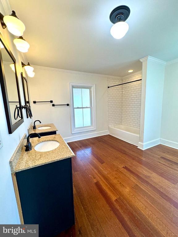 Building Photo - 508 E Main St