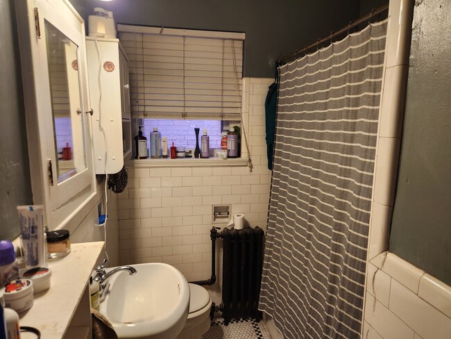 Building Photo - Capitol Hill Location, private roof top de...