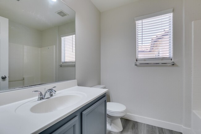 Building Photo - NEWLY UPDATED 4 BEDROOM HOME IN THE SOUTHWEST