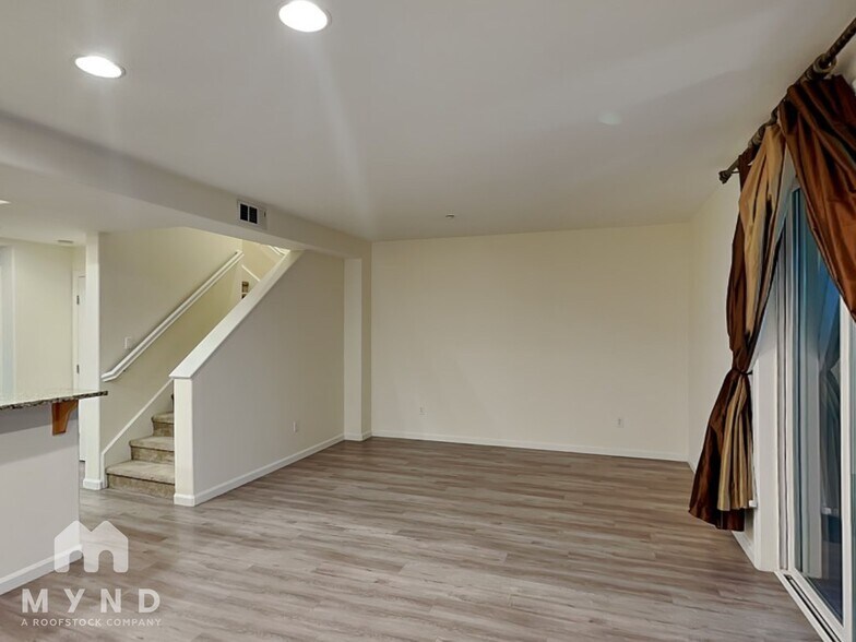 Building Photo - 715 Modern Ice Dr