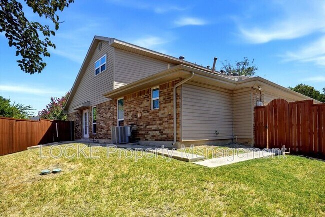 Building Photo - 2033 Teton Pl