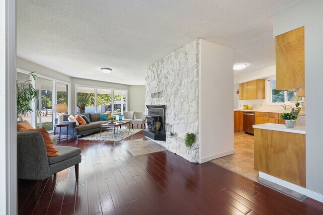 Building Photo - MOVE IN READY NOW! 2-Bedroom Rambler with Detached 900 Sq. Ft. Garage & Studio on Spacious Fenced...