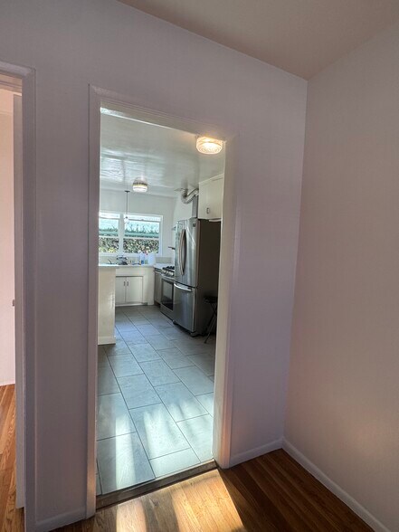 Building Photo - 1380 Masselin Ave