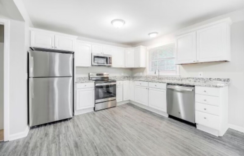 Building Photo - 673 Des Moines Dr