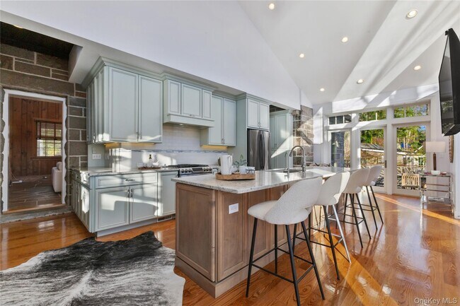 Building Photo - 50 Cove Rd