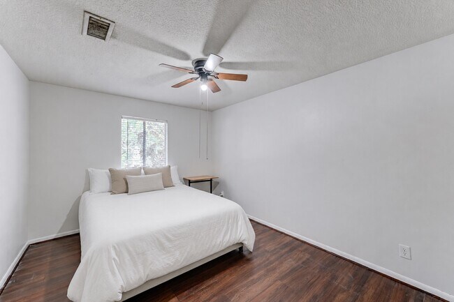 Building Photo - 16310 Acapulco Dr