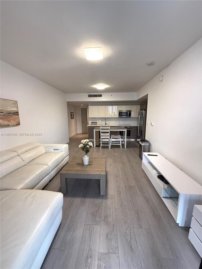 Building Photo - 1010 SW 2nd Ave