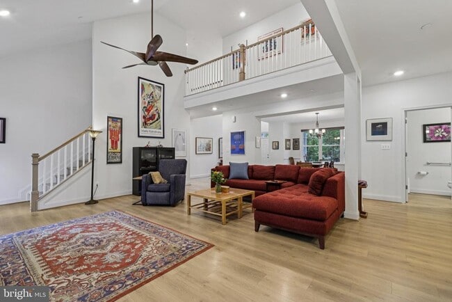 Building Photo - 303 Bonheur Ave