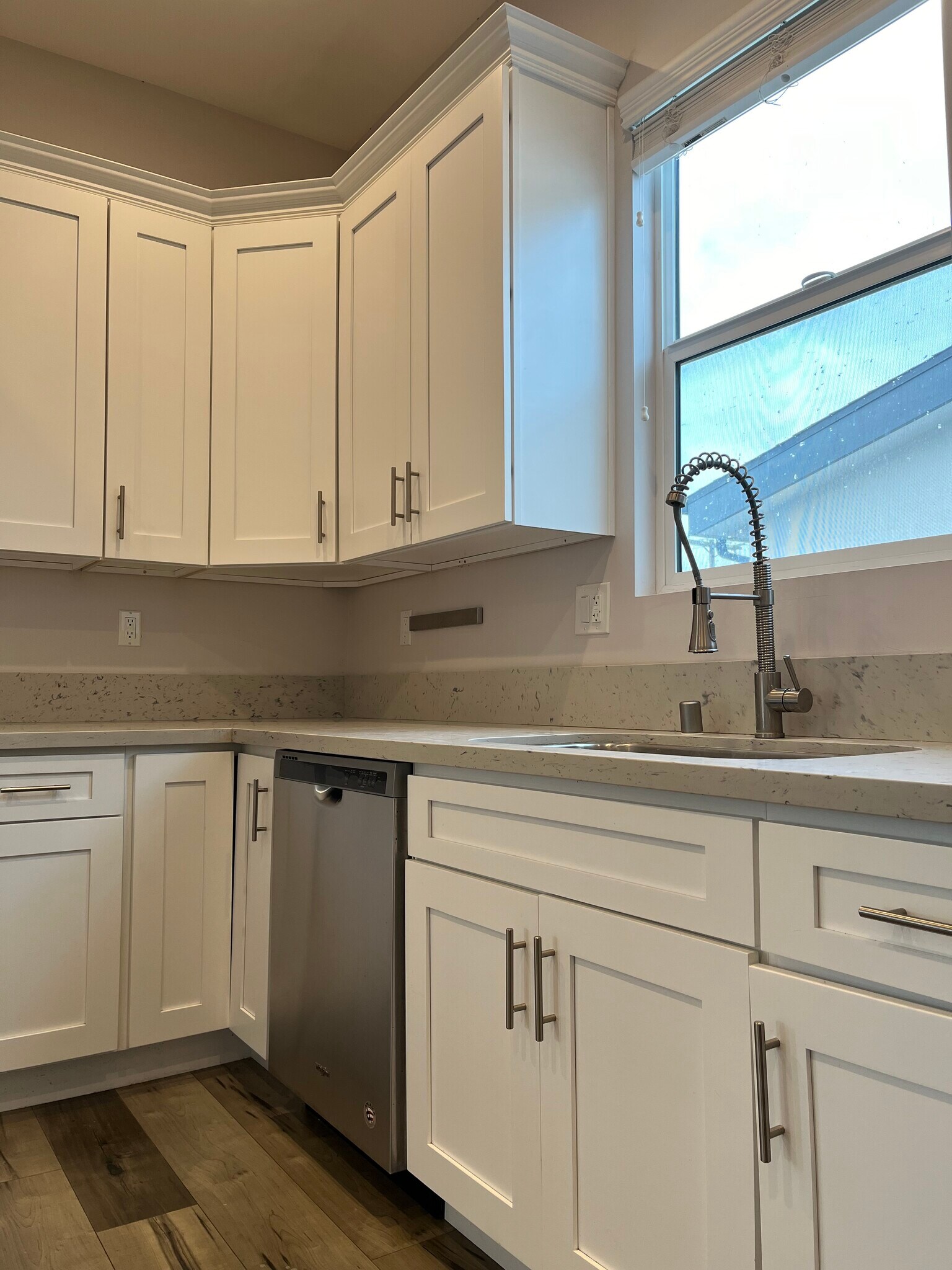 Building Photo - 3955 S Budlong Ave