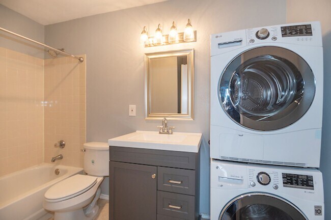 Building Photo - Cozy South East Austin Condo