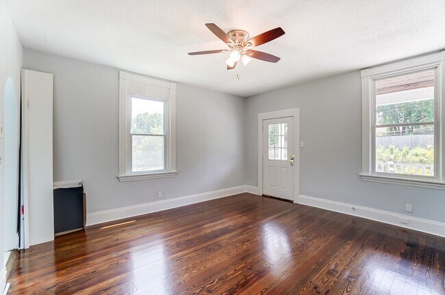 Building Photo - Spacious Four Bedroom in Cincinnati!