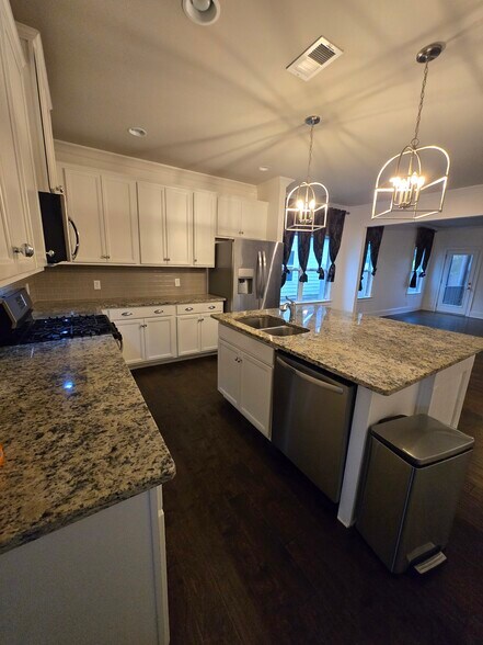 Building Photo - 10846 Prairie Lake Dr