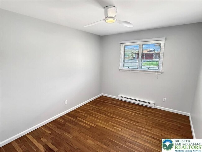 Building Photo - 308 Hemlock Ln