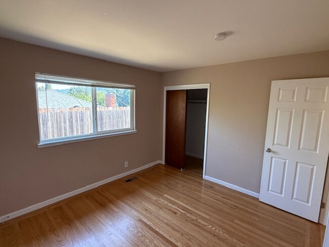 Building Photo - RENTED - 3 Bedroom Ranch Style Home in El ...