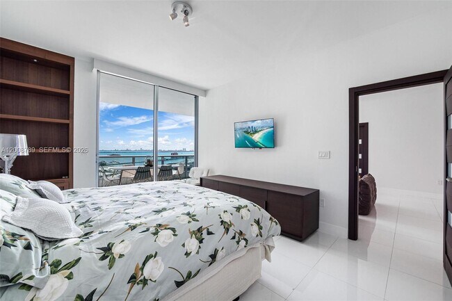 Building Photo - 900 Biscayne Blvd