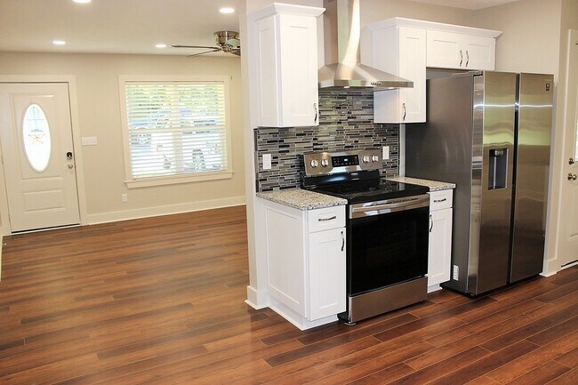 Building Photo - 1601 Faulkner St