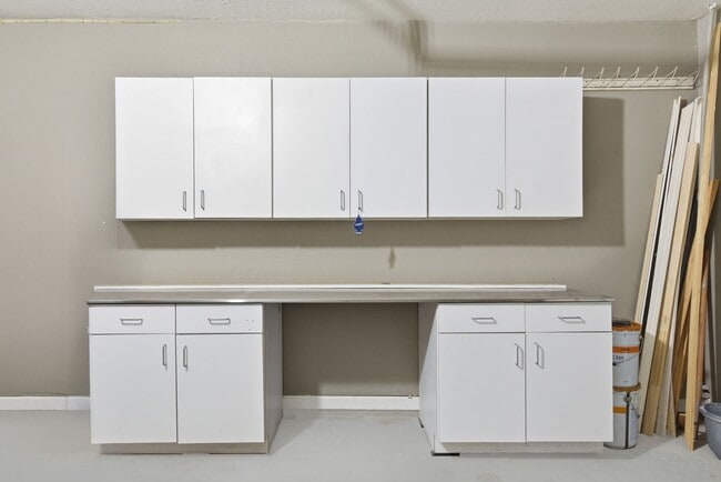 Building Photo - 506 Ogilvie St