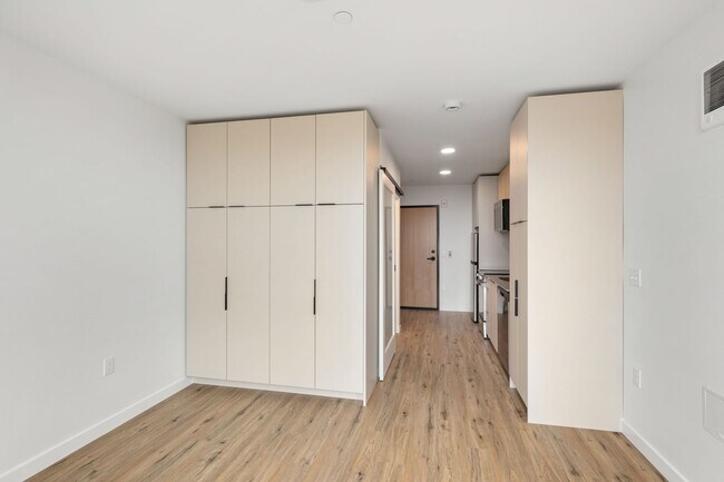 Interior Photo - CHRONICLE: Stylish Wallingford Studios wi...