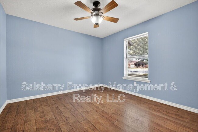 Building Photo - 1113 Gifford Dr