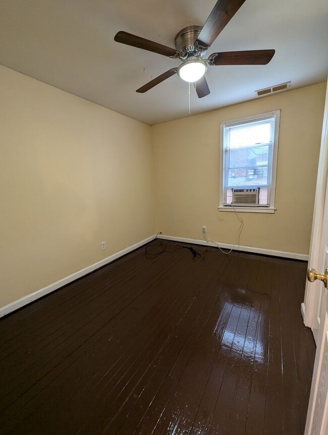 Building Photo - **$500 Security Deposit & 1st Month Free w...