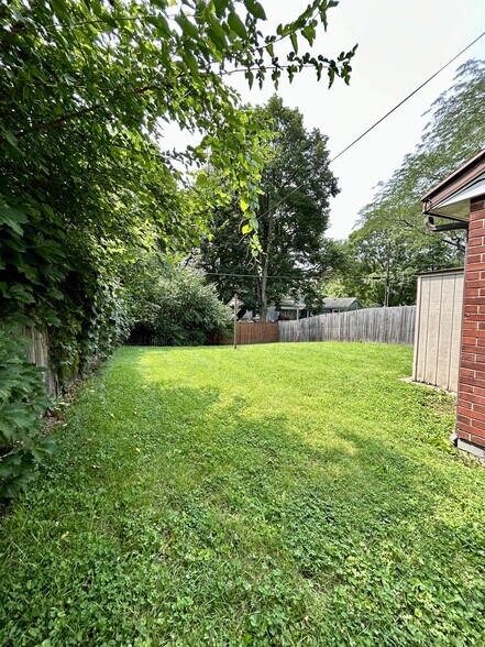 Building Photo - 1610 Briedweng Ave
