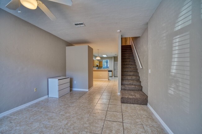 Building Photo - Beautiful Condo in Brighton Park! Move in ...