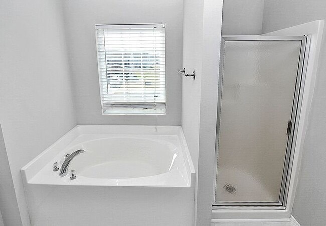 Building Photo - Large 4BD/2.5BA Home in Cabarrus Crossing!