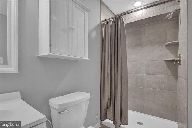 Building Photo - 658 Boxwood Dr