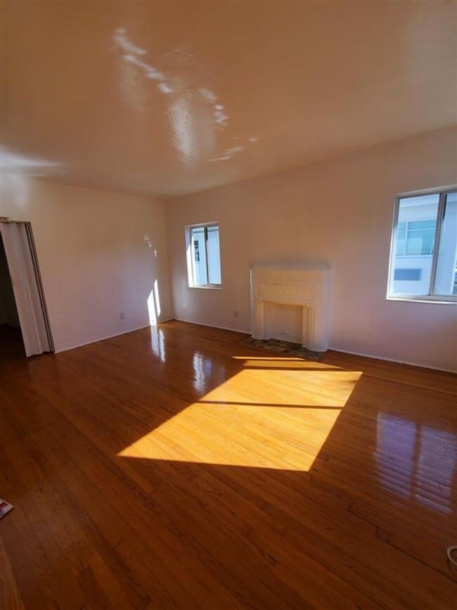 Building Photo - 965-975-975 Biarritz Dr