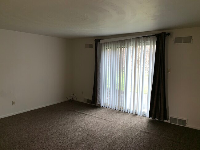 Building Photo - 605 Woodmere Dr