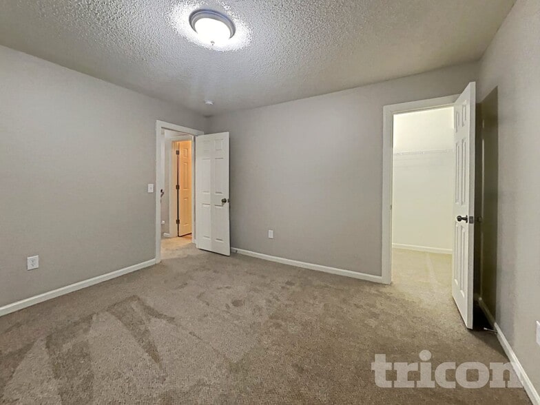 Building Photo - 2941 Ireton Pl