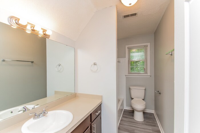 Building Photo - 107 Chiswick Ct