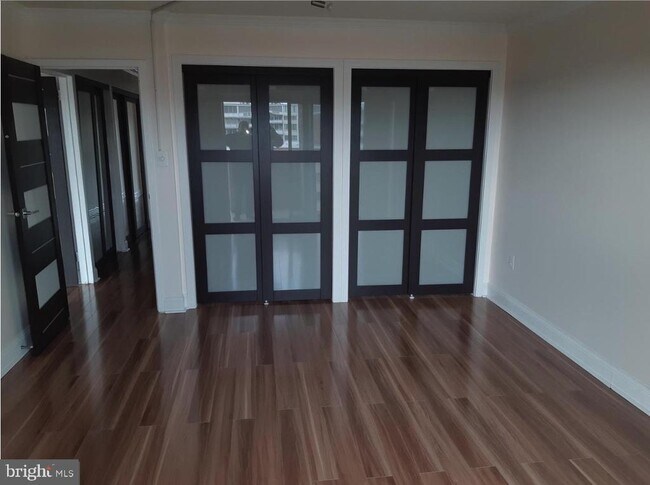 Building Photo - 1300 Army Navy Dr
