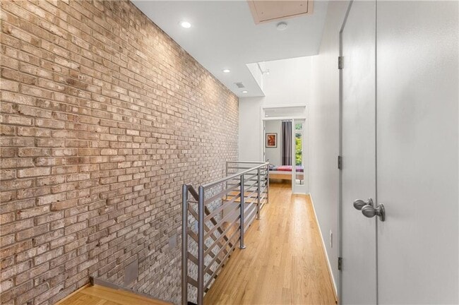Building Photo - 1350 Fernwood Cir NE