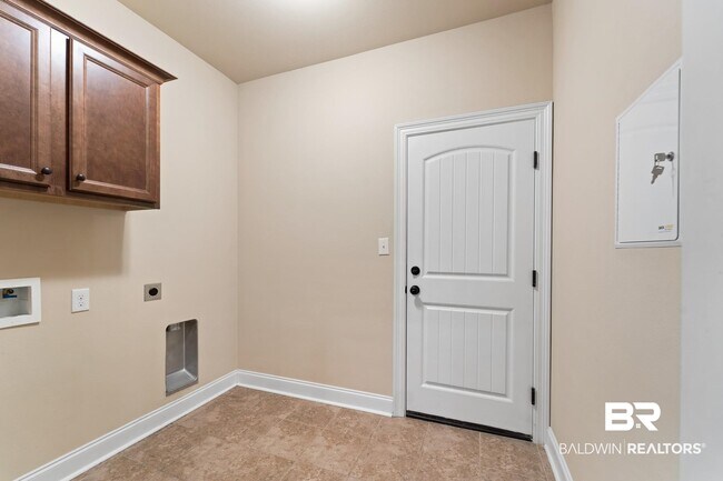 Building Photo - 782 Serpentine Dr