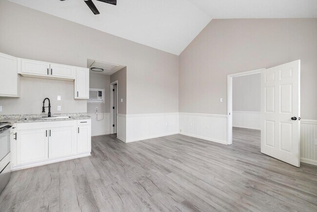 Primary Photo - 3800 Memorial Blvd