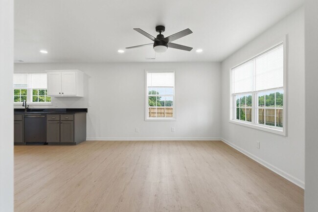 Building Photo - Charming Updated Home with Expansive Yard in Joelton!