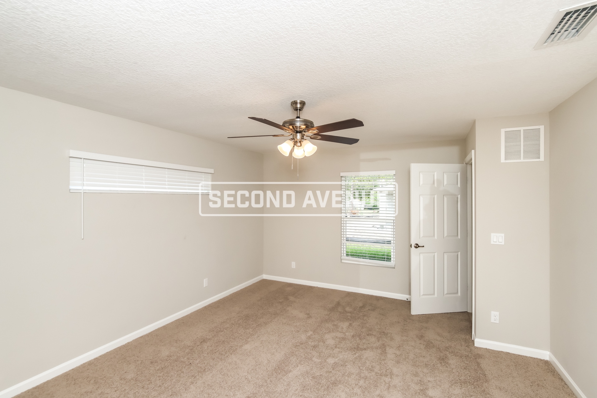 Building Photo - 850 Algaringo Ave SE