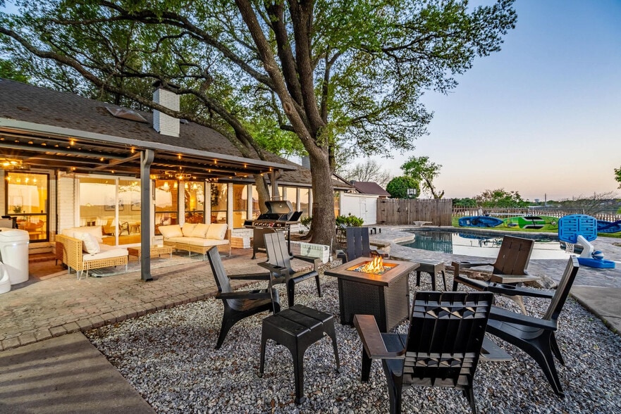 Building Photo - 6509 Lakeshore Ct