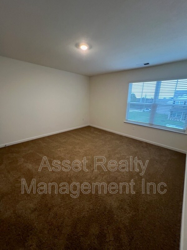 Building Photo - 305 Aspen Dr
