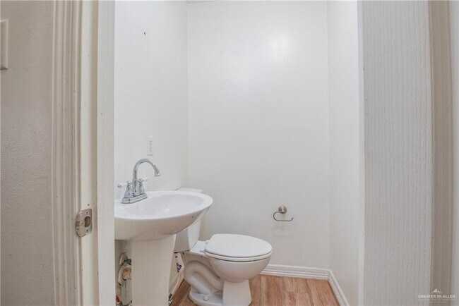 Building Photo - 3818 Oregon Dr