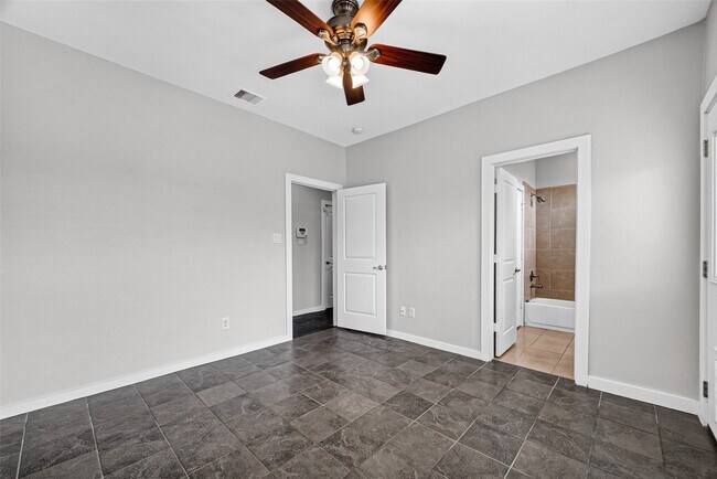 Building Photo - 2352 Sperber Ln