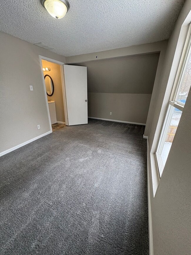 Building Photo - Move-in Ready and Full Of Charm! 4 Bedroom 2 Bath, Plus a Bonus Room.