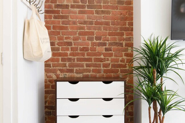 Building Photo - 240e E 75th St