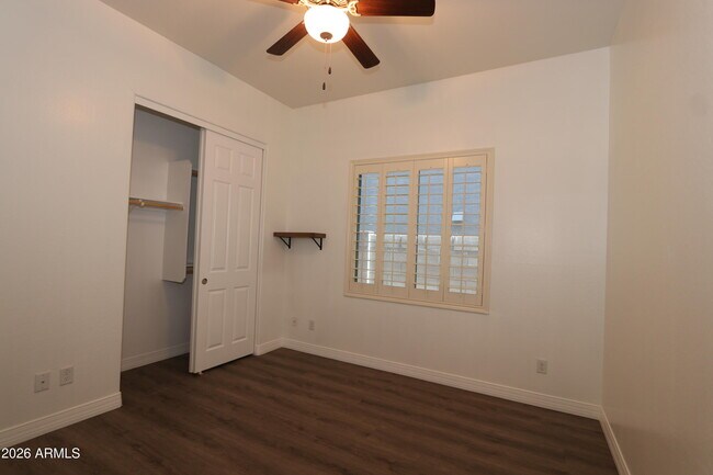 Building Photo - 852 E Rawhide Ct