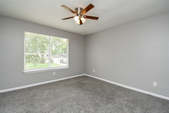 Building Photo - 2110 Hilton Head Dr