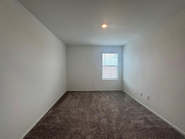 Building Photo - 208 Otter Rd